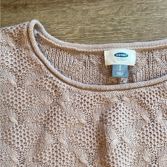 Old Navy Lilac Crew Neck Cable Knit Scallop Hem Sweater - Picture 3 of 7